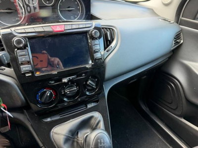 Lancia Ypsilon 1.2 69 CV 5 porte Gold (17)