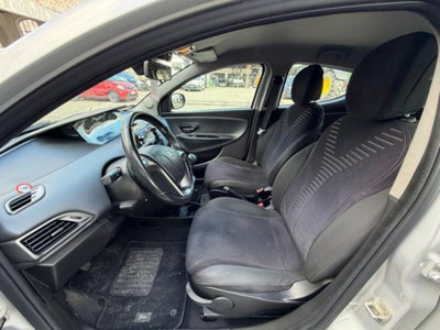 Lancia Ypsilon 1.2 69 CV 5 porte Gold (9)