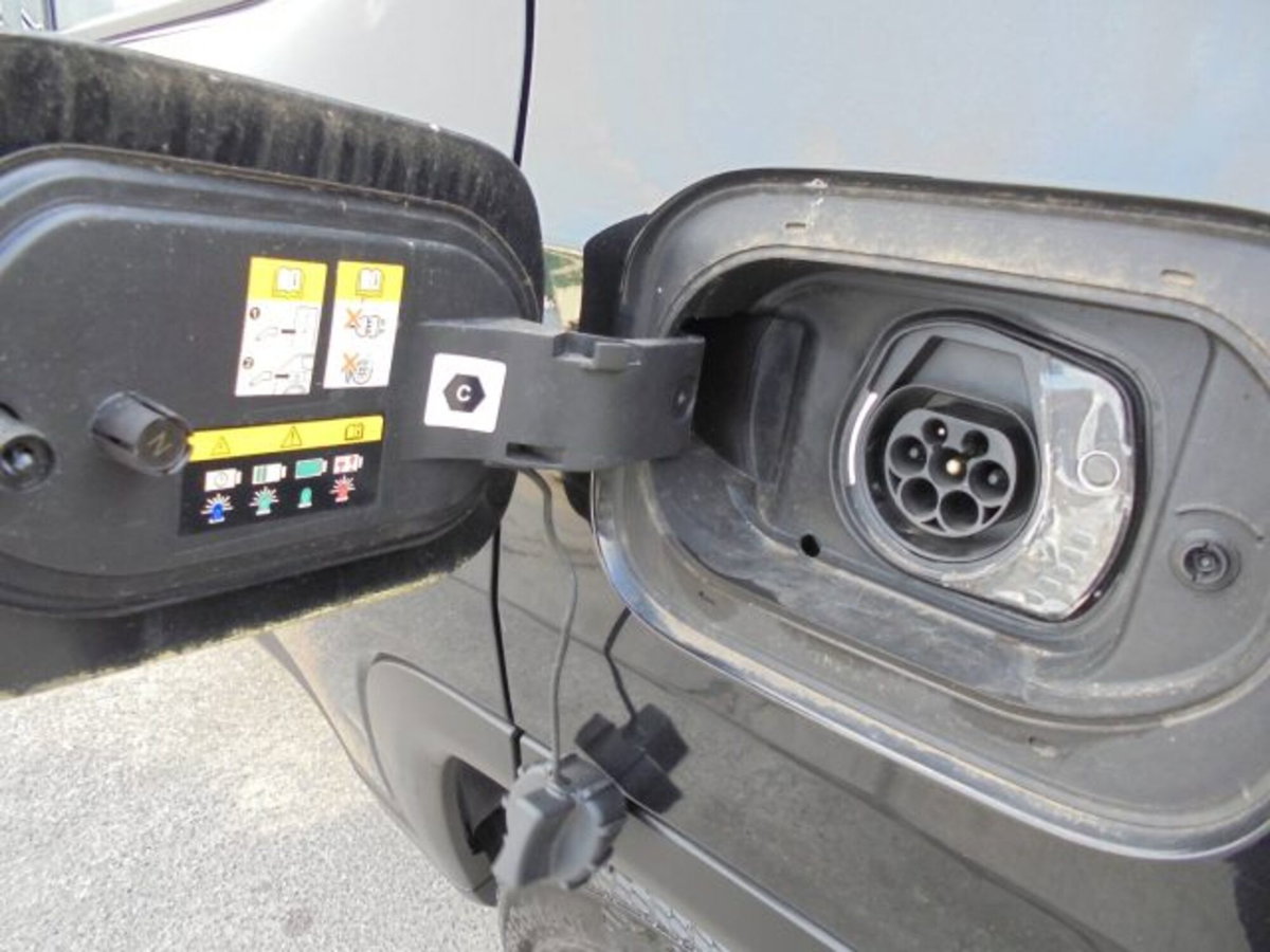 Jeep Compass 1.3 T4 190 CV PHEV AT6 4xe Longitude (14)