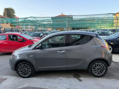 Lancia Ypsilon 1.0 FireFly 5 porte S&S Hybrid Gold Plus (2)