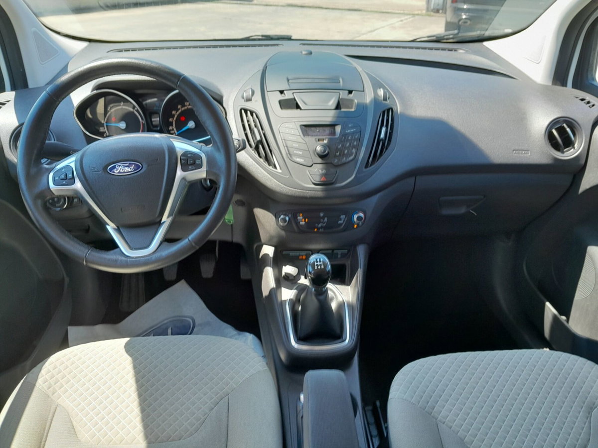 Ford Tourneo Courier 1.5 TDCI 95 CV Titanium (15)