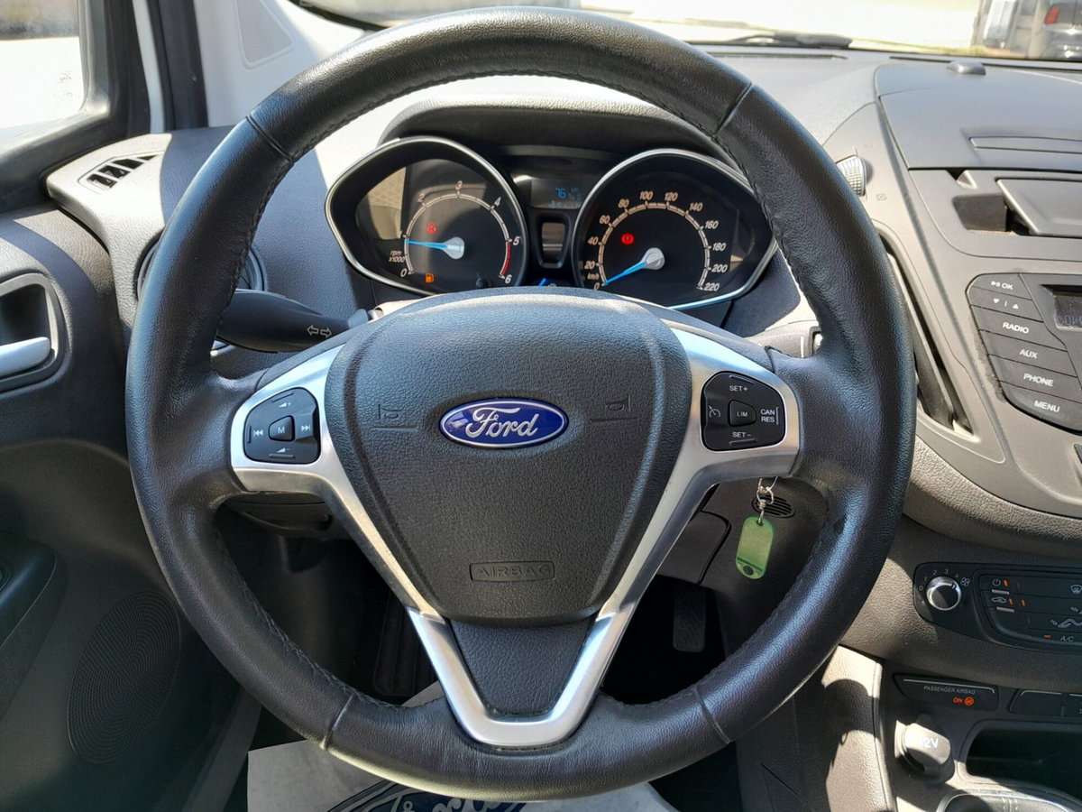 Ford Tourneo Courier 1.5 TDCI 95 CV Titanium (17)