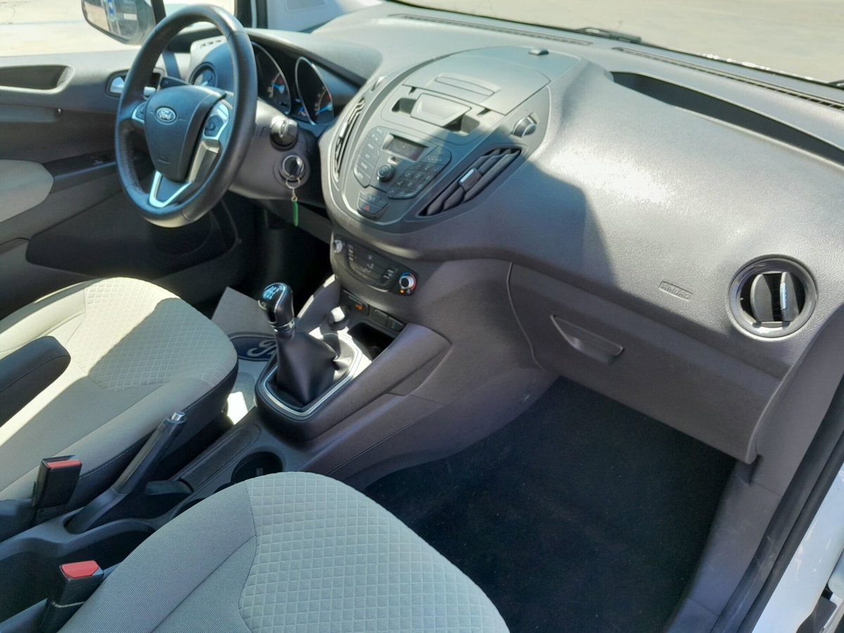Ford Tourneo Courier 1.5 TDCI 95 CV Titanium (18)