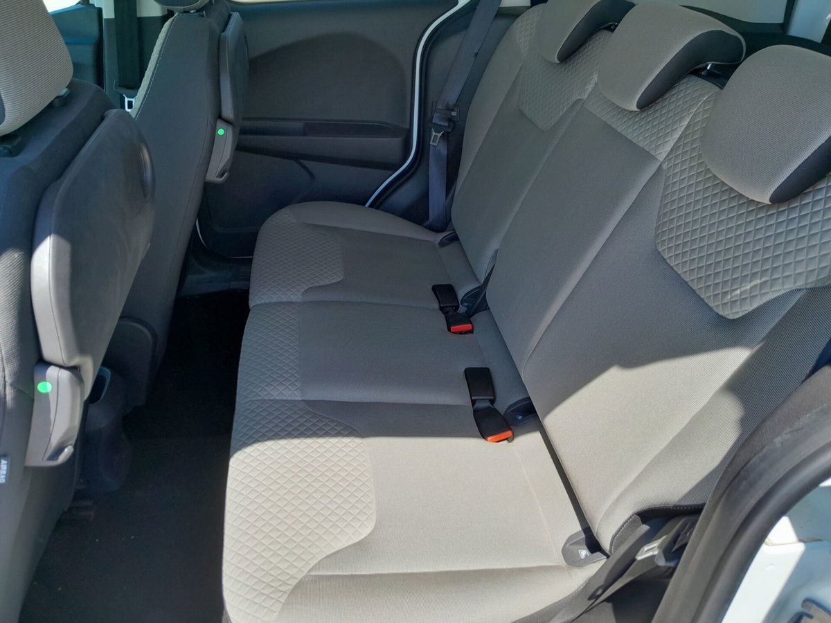 Ford Tourneo Courier 1.5 TDCI 95 CV Titanium (19)