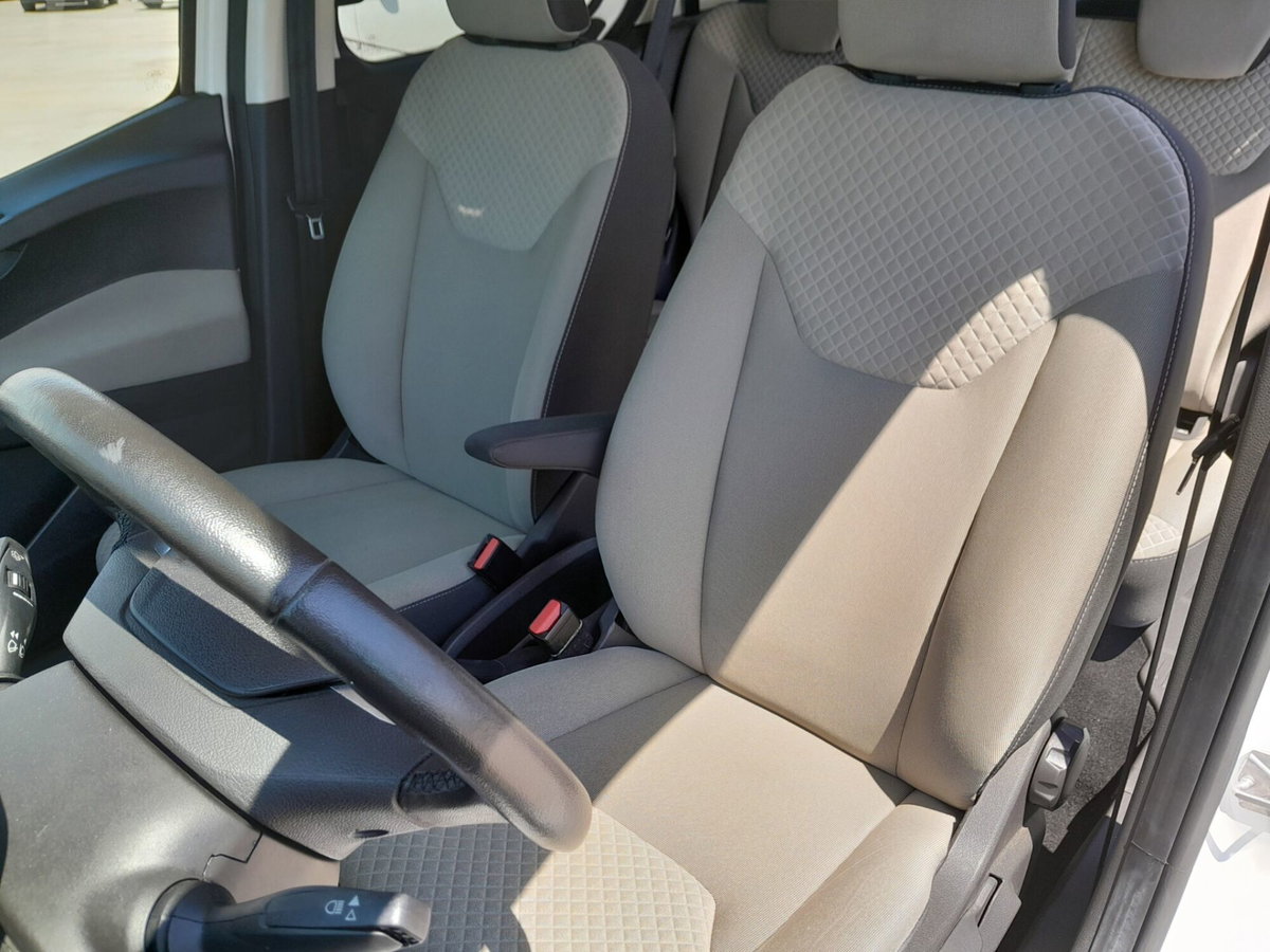 Ford Tourneo Courier 1.5 TDCI 95 CV Titanium (20)