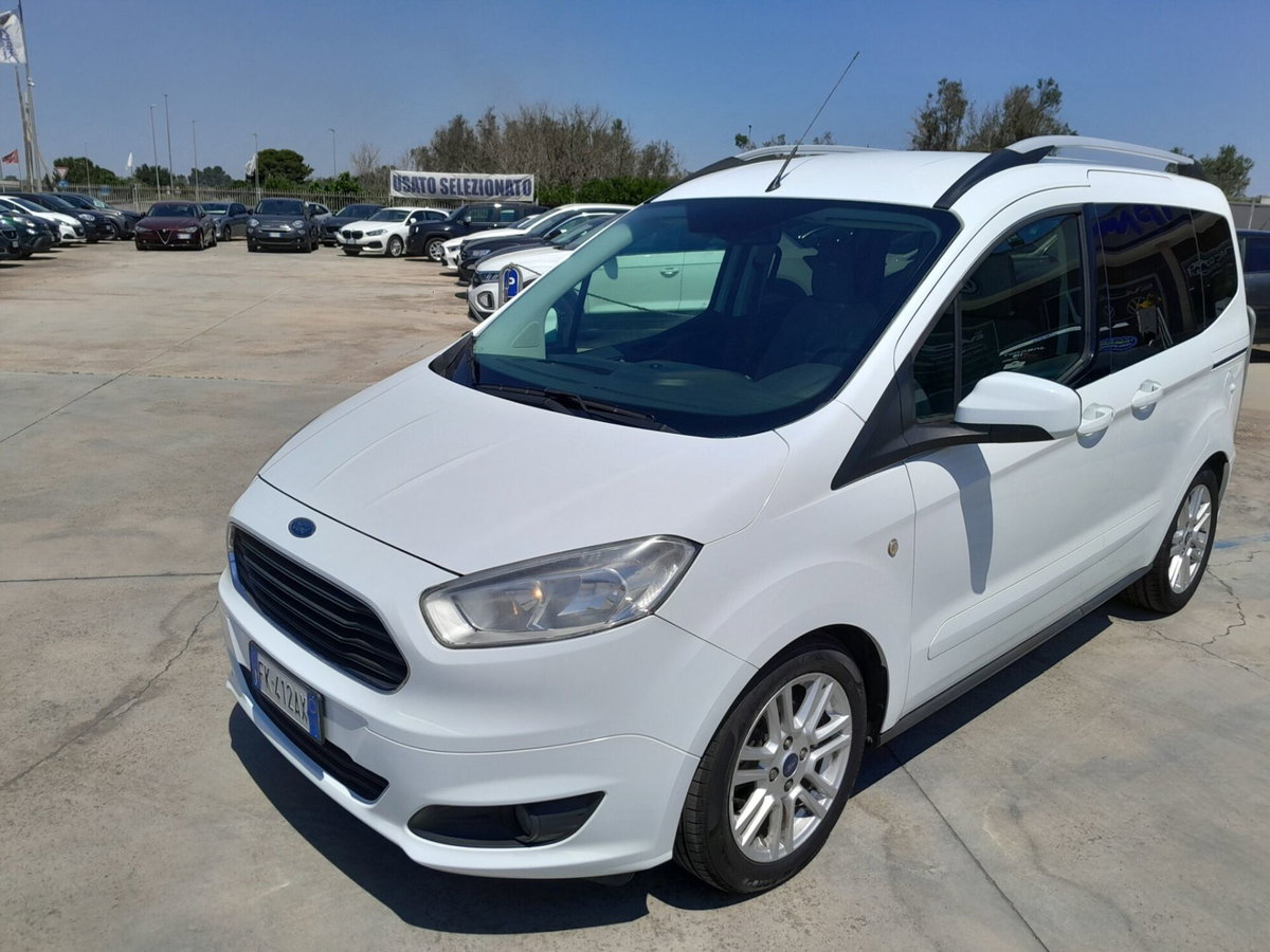 Ford Tourneo Courier 1.5 TDCI 95 CV Titanium (5)