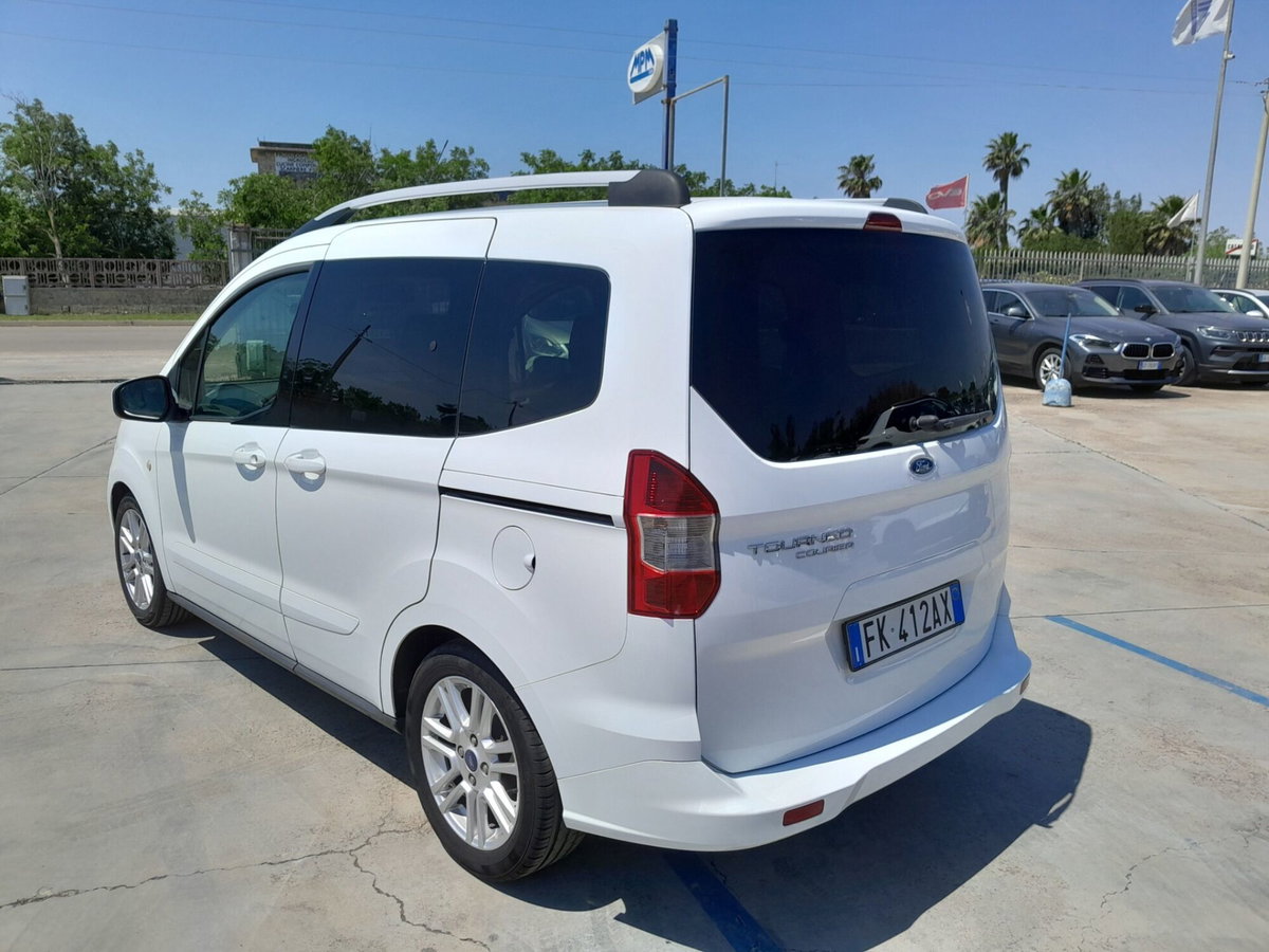 Ford Tourneo Courier 1.5 TDCI 95 CV Titanium (7)