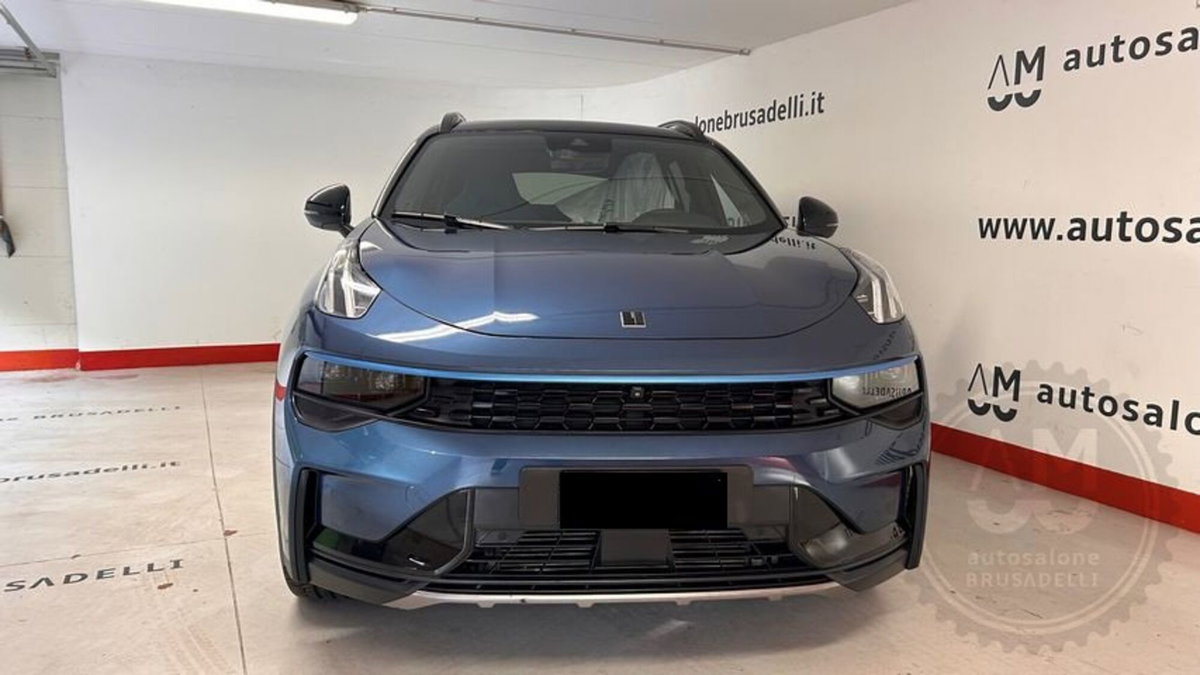 Lynk & Co 01 01 1.5 td phev (2)