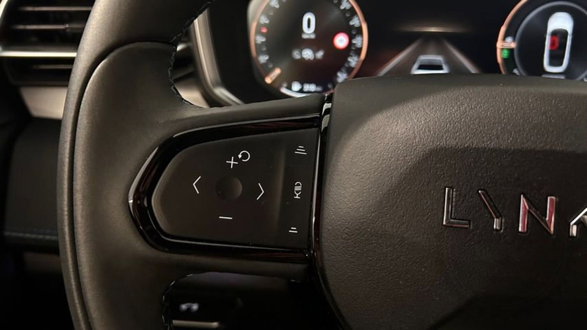 Lynk & Co 01 01 1.5 td phev (9)