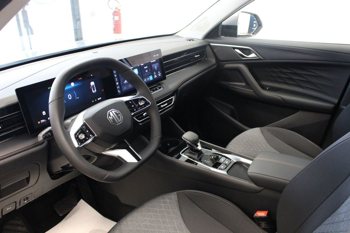 Mg HS 1.5 hybrid+ Comfort auto (7)