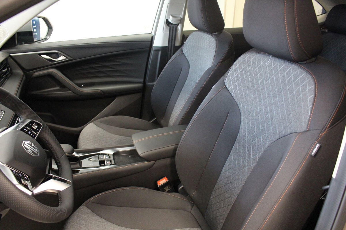 Mg HS 1.5 hybrid+ Comfort auto (8)