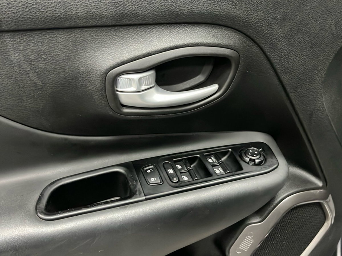 Jeep Renegade 1.6 Mjt 130 CV Limited (16)