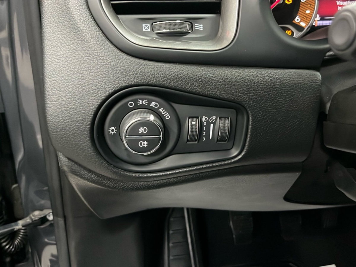 Jeep Renegade 1.6 Mjt 130 CV Limited (18)