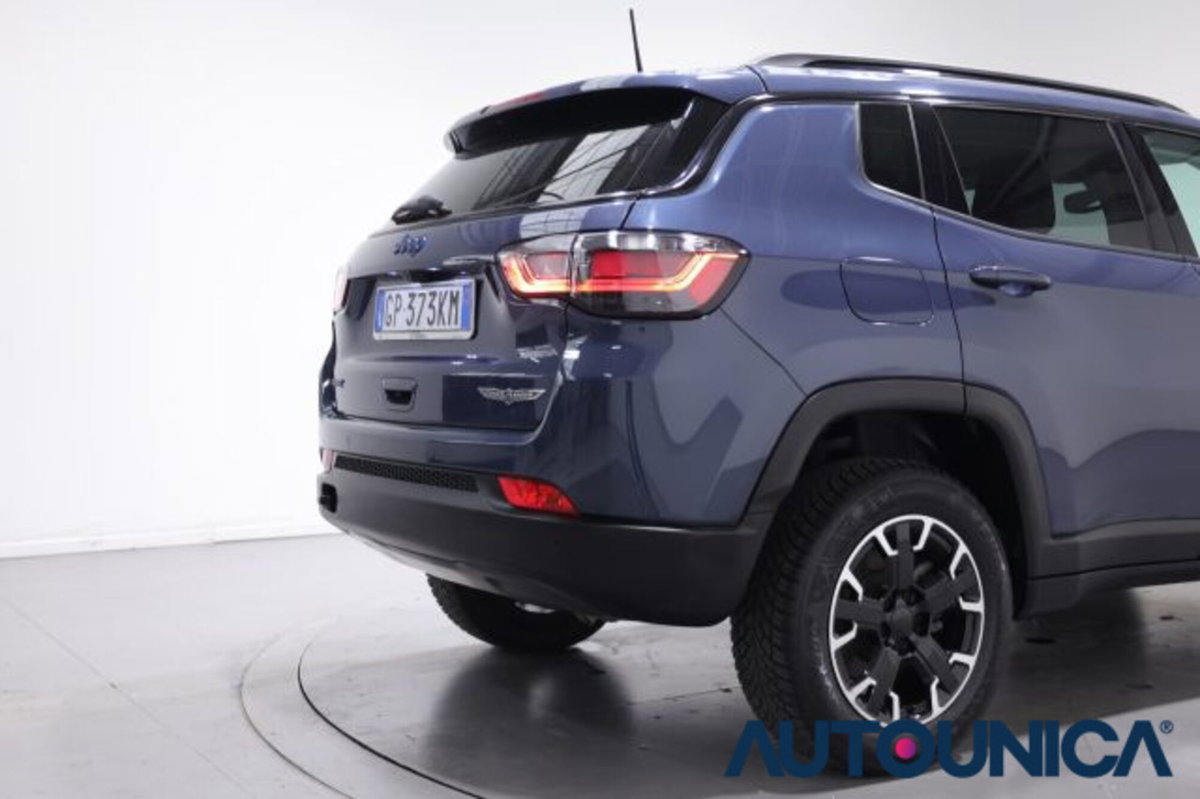 Jeep Compass 1.3 T4 240CV PHEV AT6 4xe Trailhawk (13)