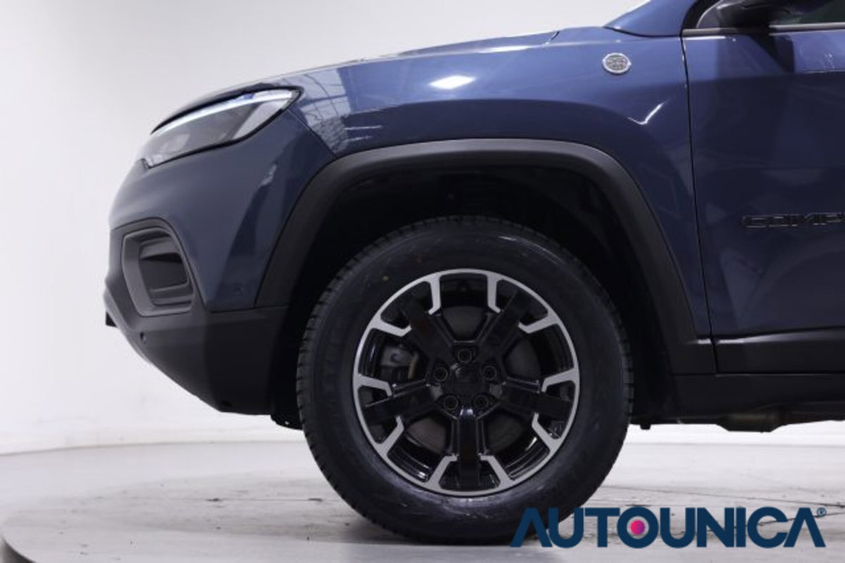 Jeep Compass 1.3 T4 240CV PHEV AT6 4xe Trailhawk (19)