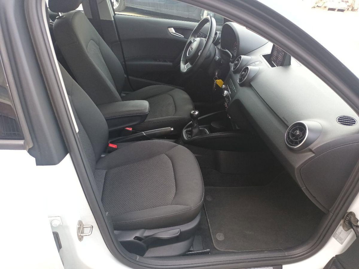 Audi A1 Sportback 1.0 82CV TFSI Admired (11)