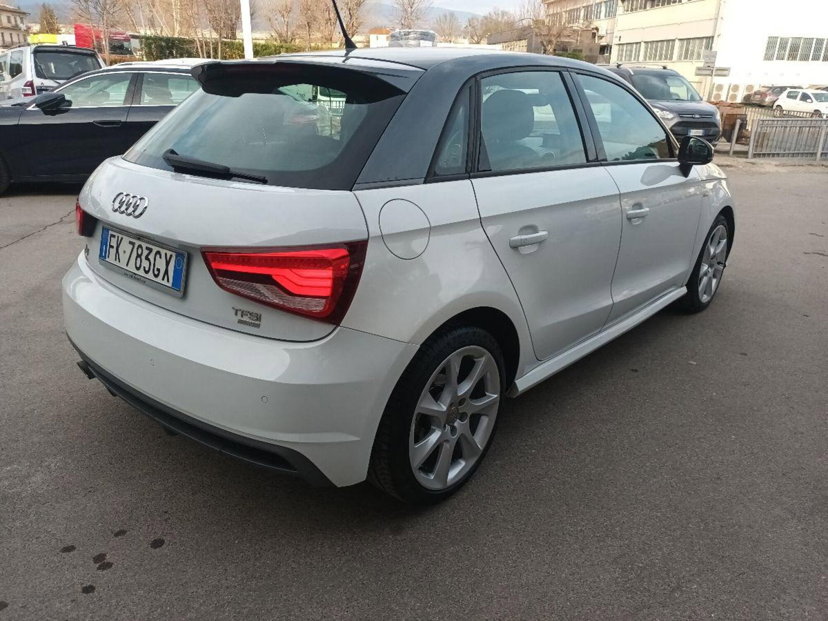 Audi A1 Sportback 1.0 82CV TFSI Admired (7)