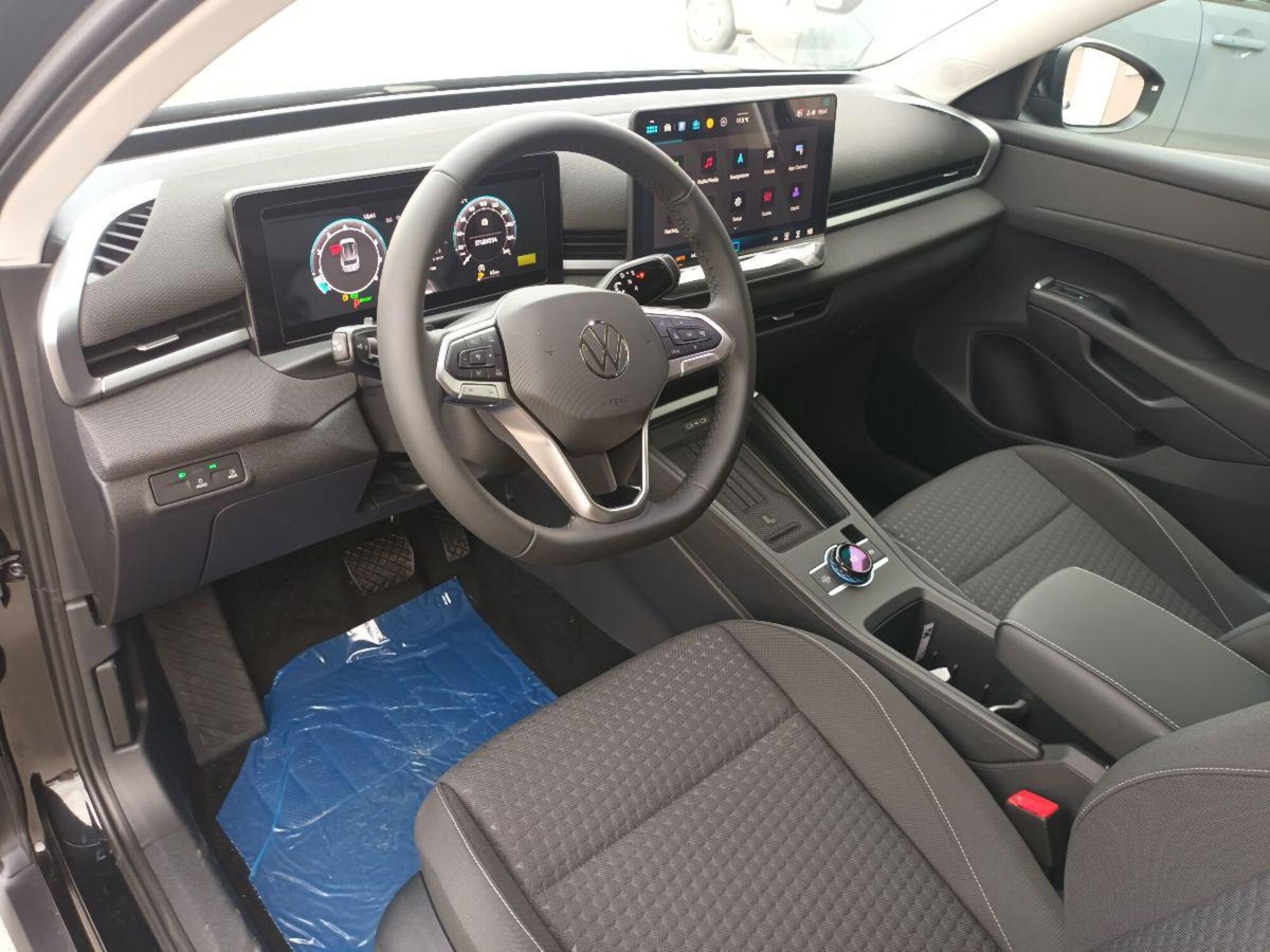 Volkswagen T-Roc 1.5 tsi Life dsg (3)