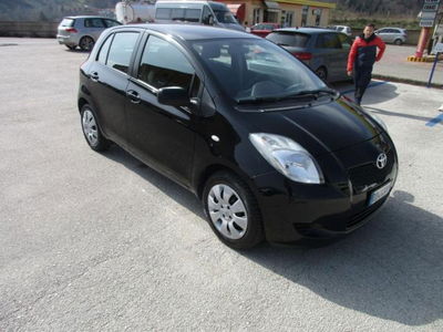 Toyota Yaris 16V cat 5 porte Sol usata