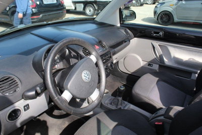 Volkswagen New Beetle Cabrio TDI 101CV (9)