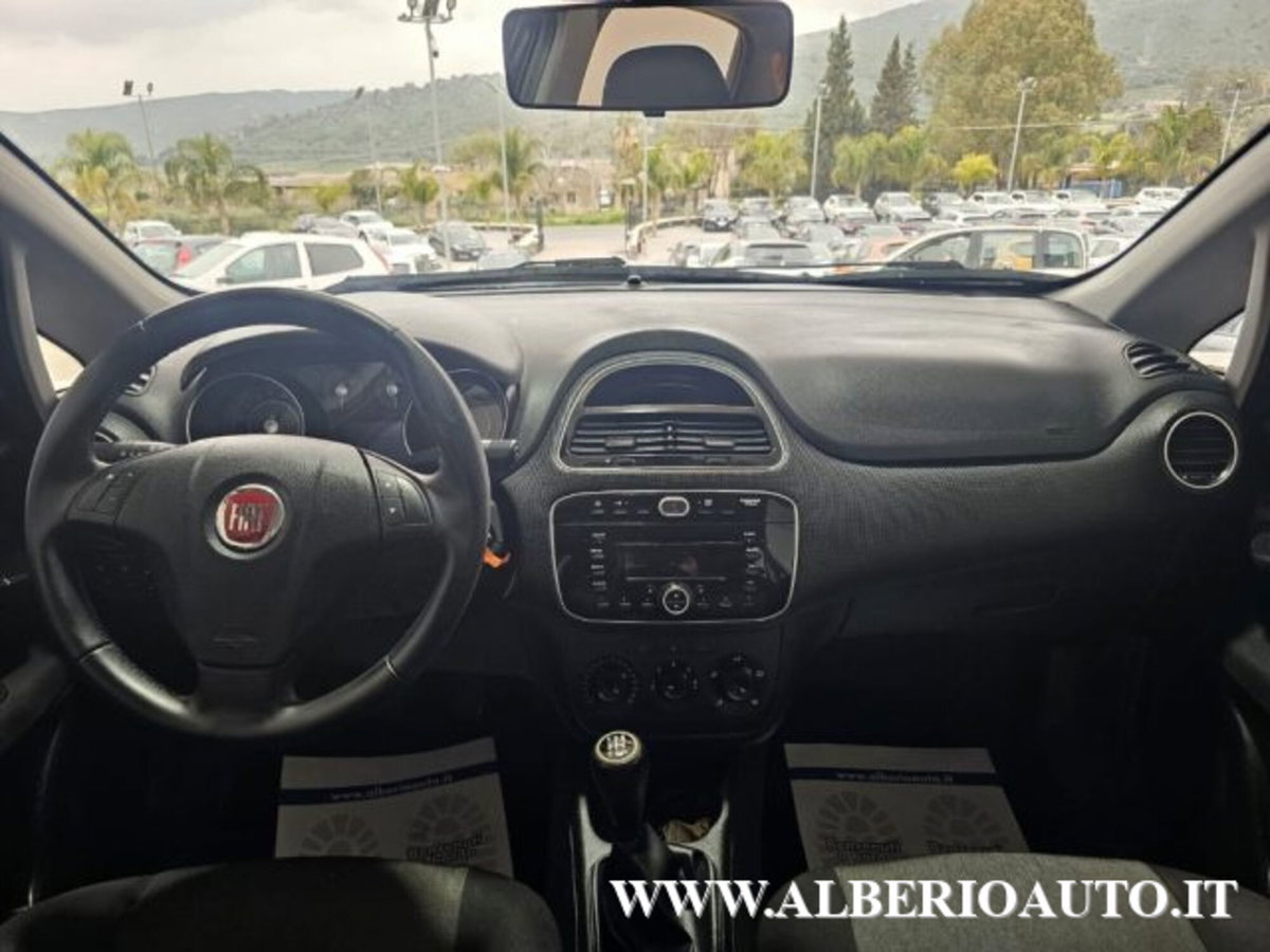 Fiat Punto 1.3 MJT II 75 CV 5 porte Young (11)