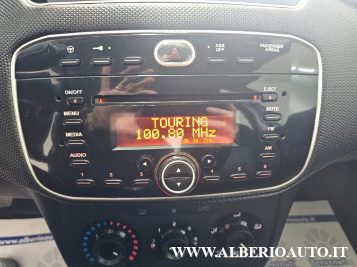 Fiat Punto 1.3 MJT II 75 CV 5 porte Young (12)