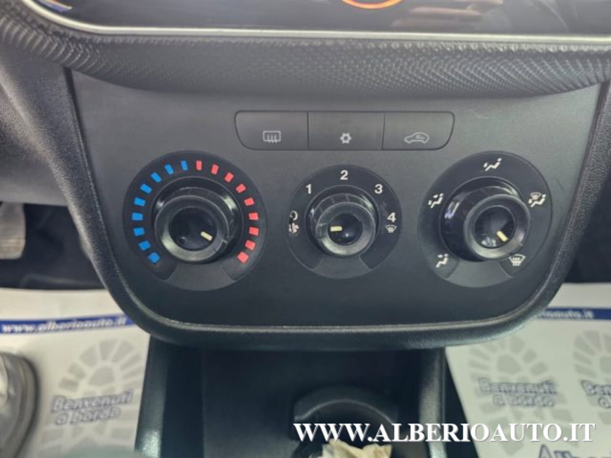 Fiat Punto 1.3 MJT II 75 CV 5 porte Young (13)