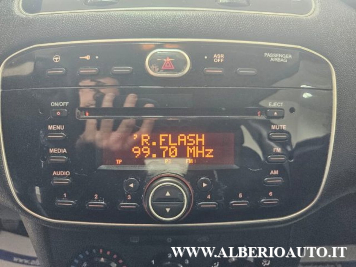 Fiat Punto 1.3 MJT II 75 CV 5 porte Young (13)
