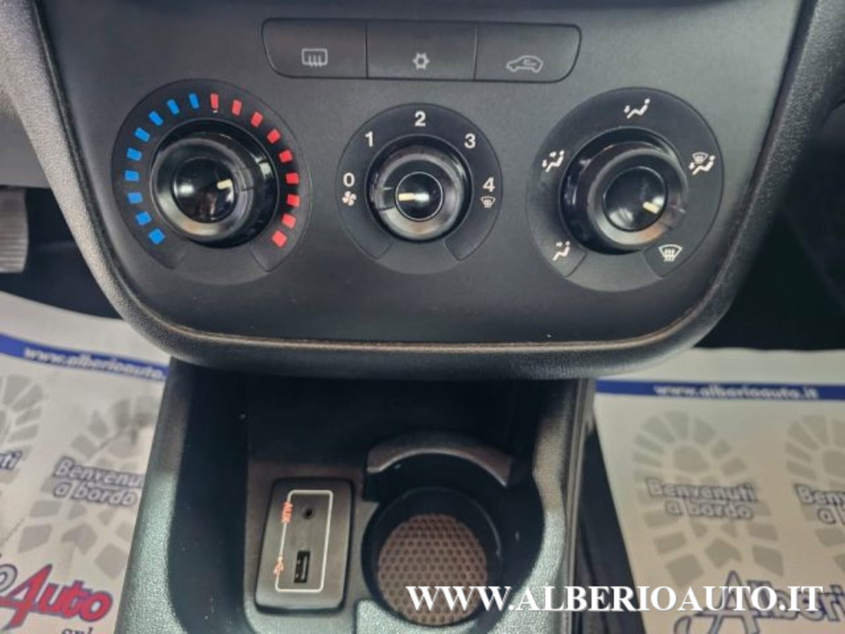 Fiat Punto 1.3 MJT II 75 CV 5 porte Young (15)