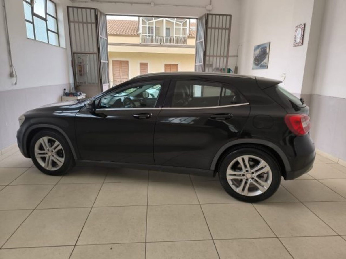 Mercedes-Benz GLA SUV 220 d Automatic 4Matic Sport (3)