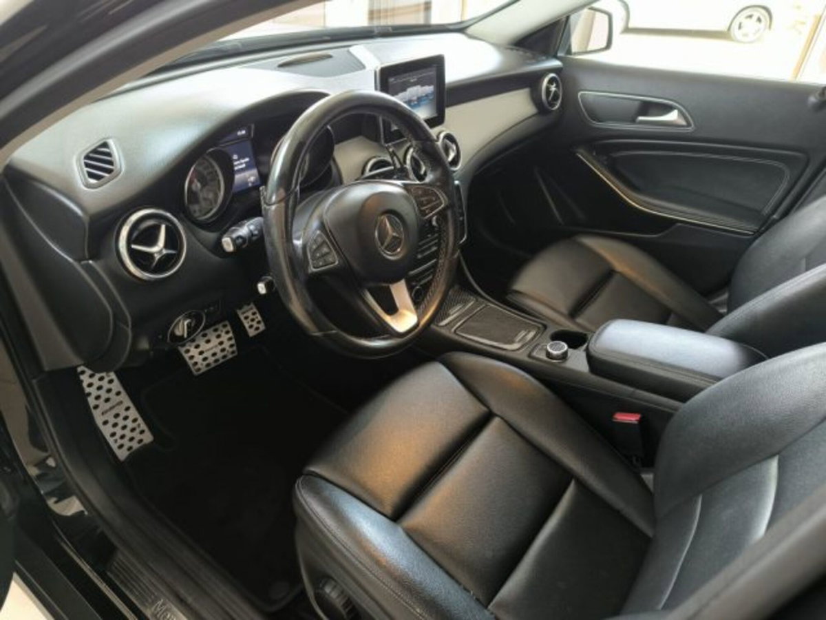 Mercedes-Benz GLA SUV 220 d Automatic 4Matic Sport (5)