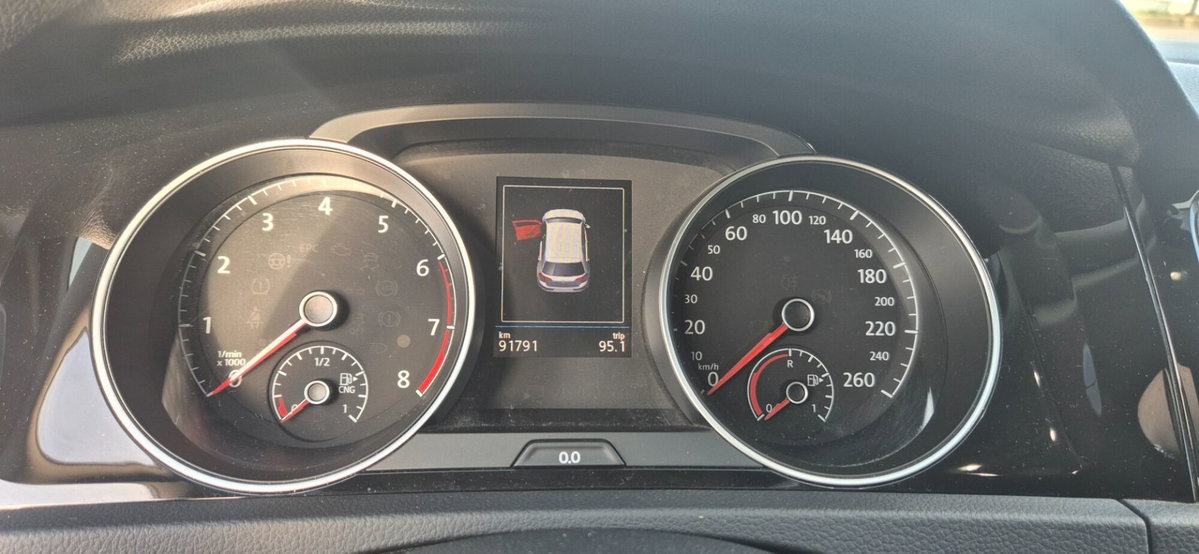 Volkswagen Golf 1.5 TGI DSG Style (10)
