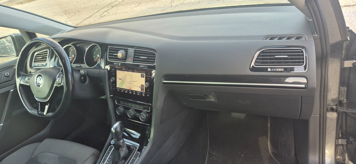 Volkswagen Golf 1.5 TGI DSG Style (7)