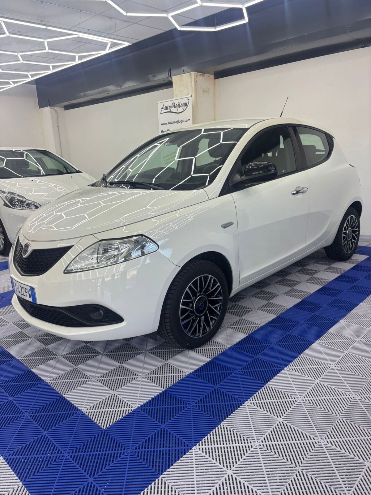 Lancia Ypsilon 1.2 69 CV 5 porte Gold (2)