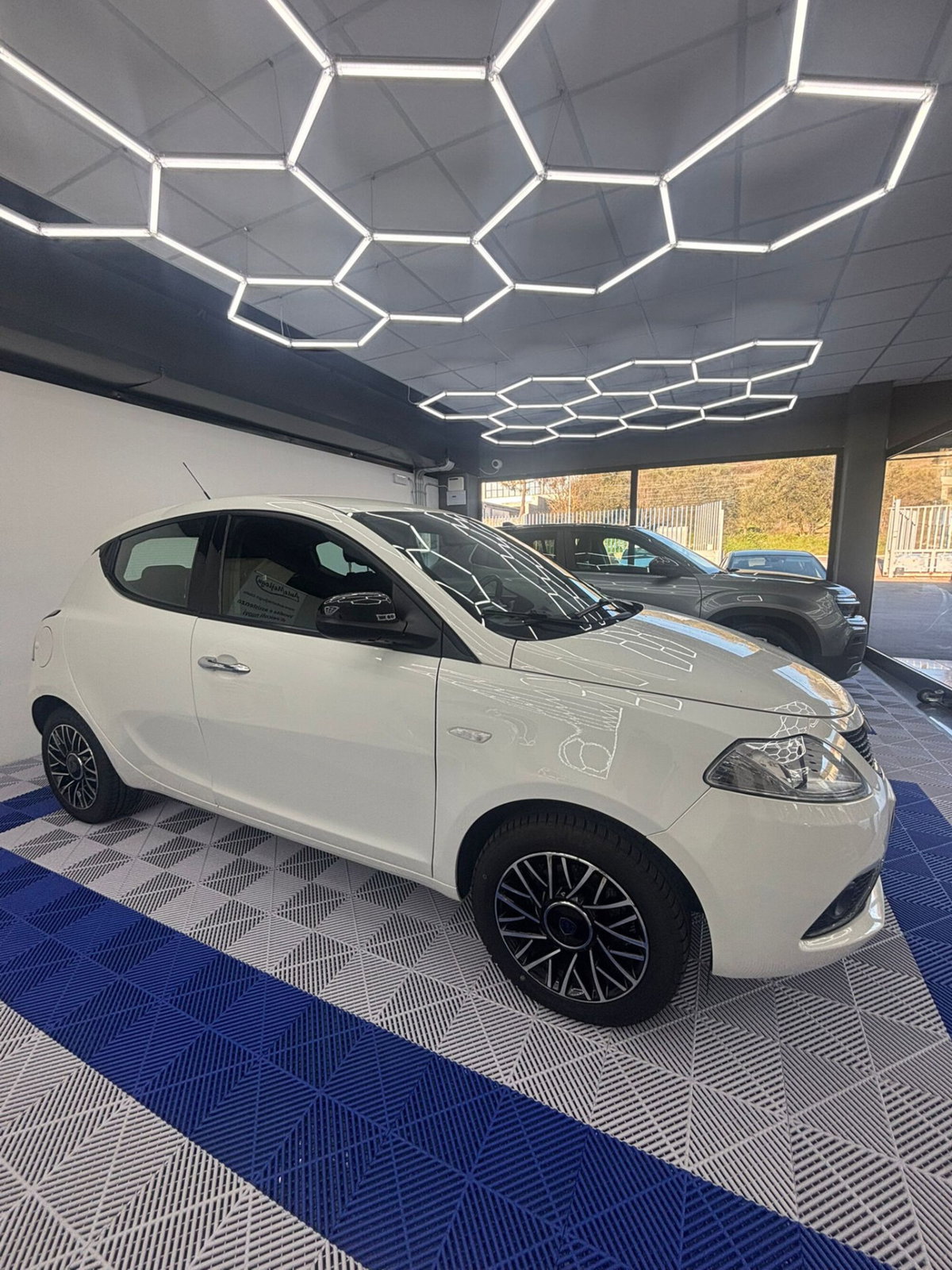 Lancia Ypsilon 1.2 69 CV 5 porte Gold (5)