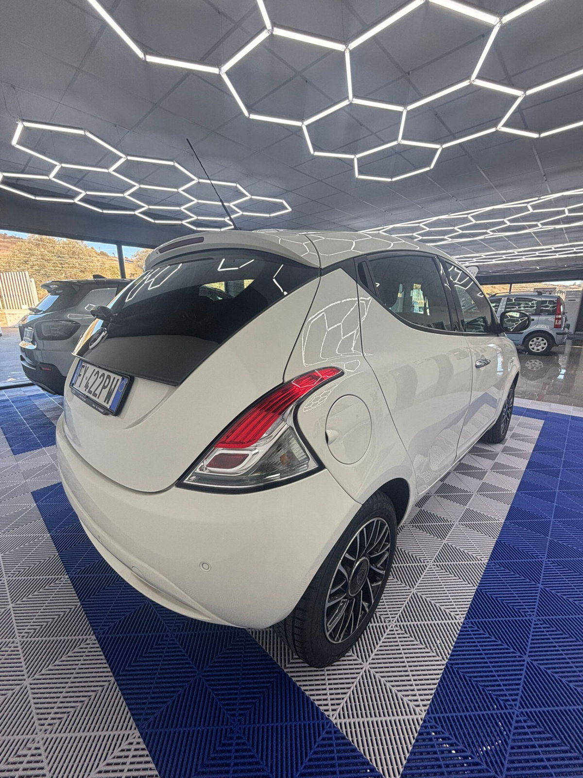 Lancia Ypsilon 1.2 69 CV 5 porte Gold (6)