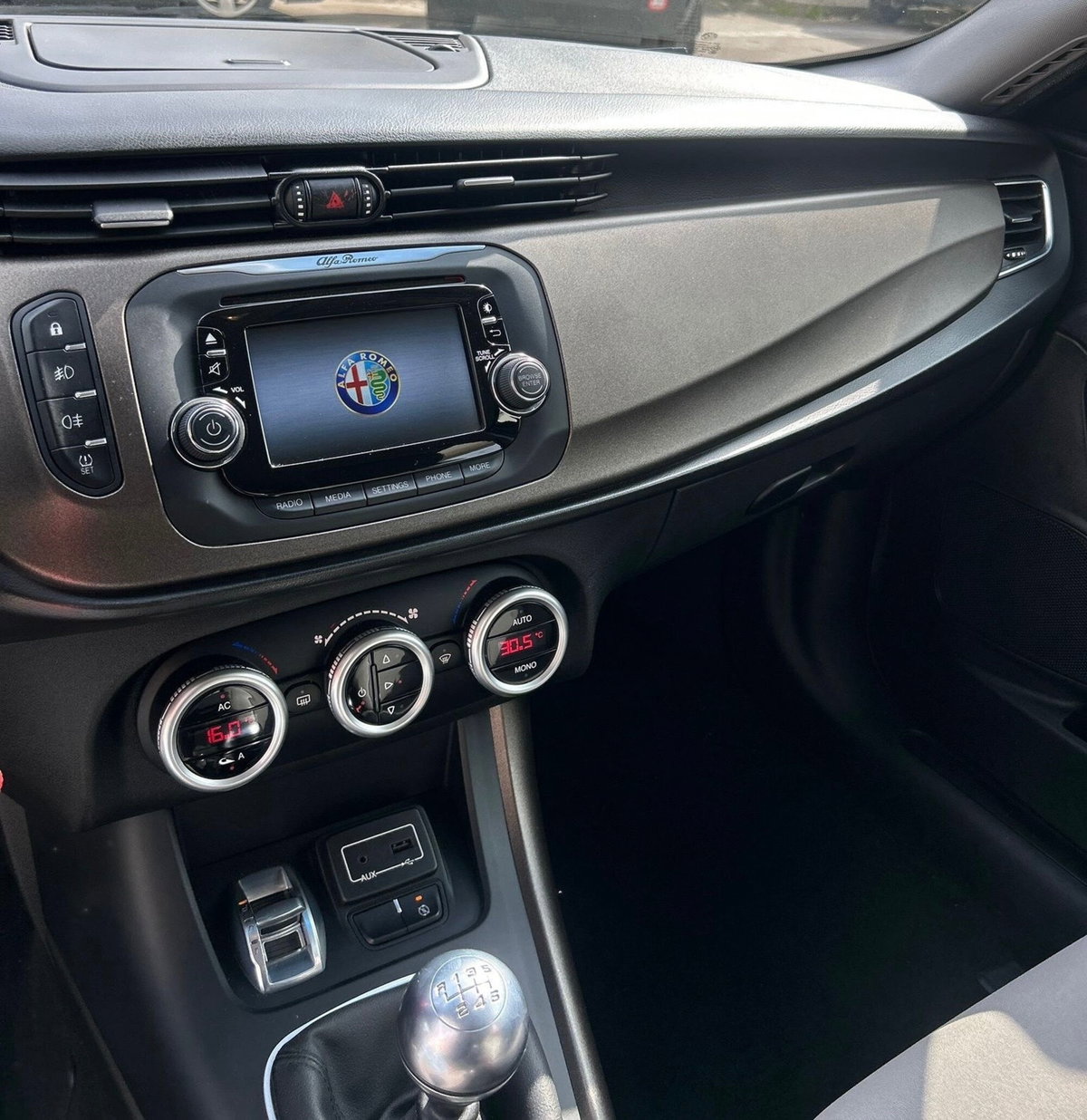 Alfa Romeo Giulietta 1.6 JTDm-2 Distinctive (11)