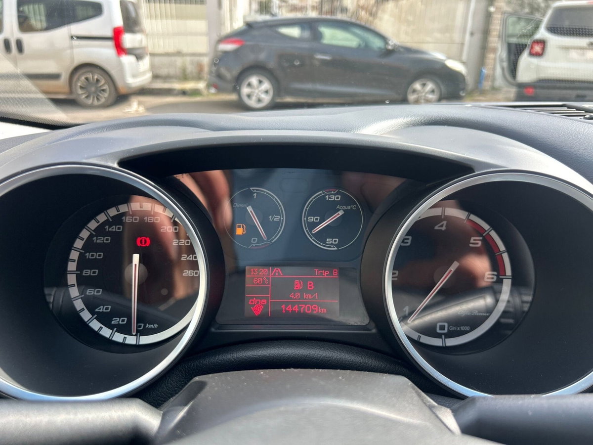 Alfa Romeo Giulietta 1.6 JTDm-2 Distinctive (13)