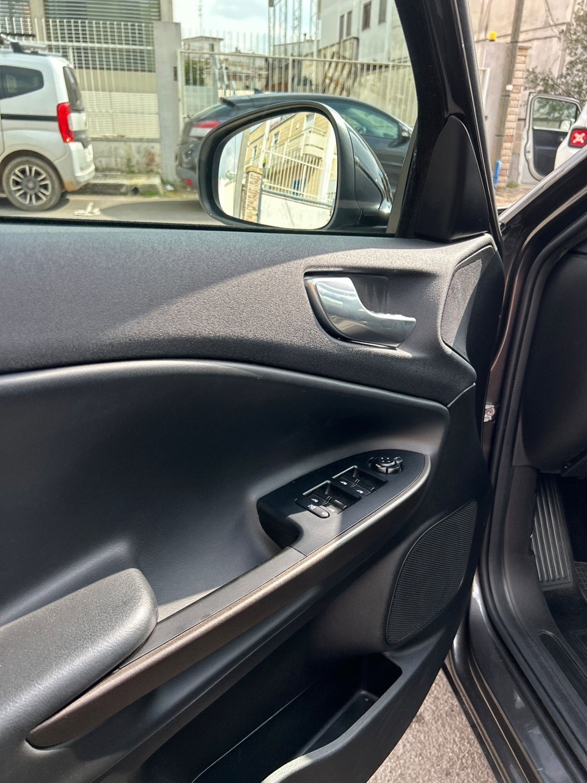 Alfa Romeo Giulietta 1.6 JTDm-2 Distinctive (14)