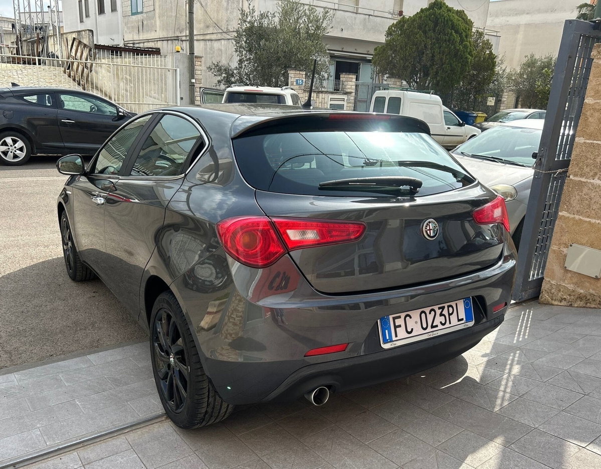 Alfa Romeo Giulietta 1.6 JTDm-2 Distinctive (3)