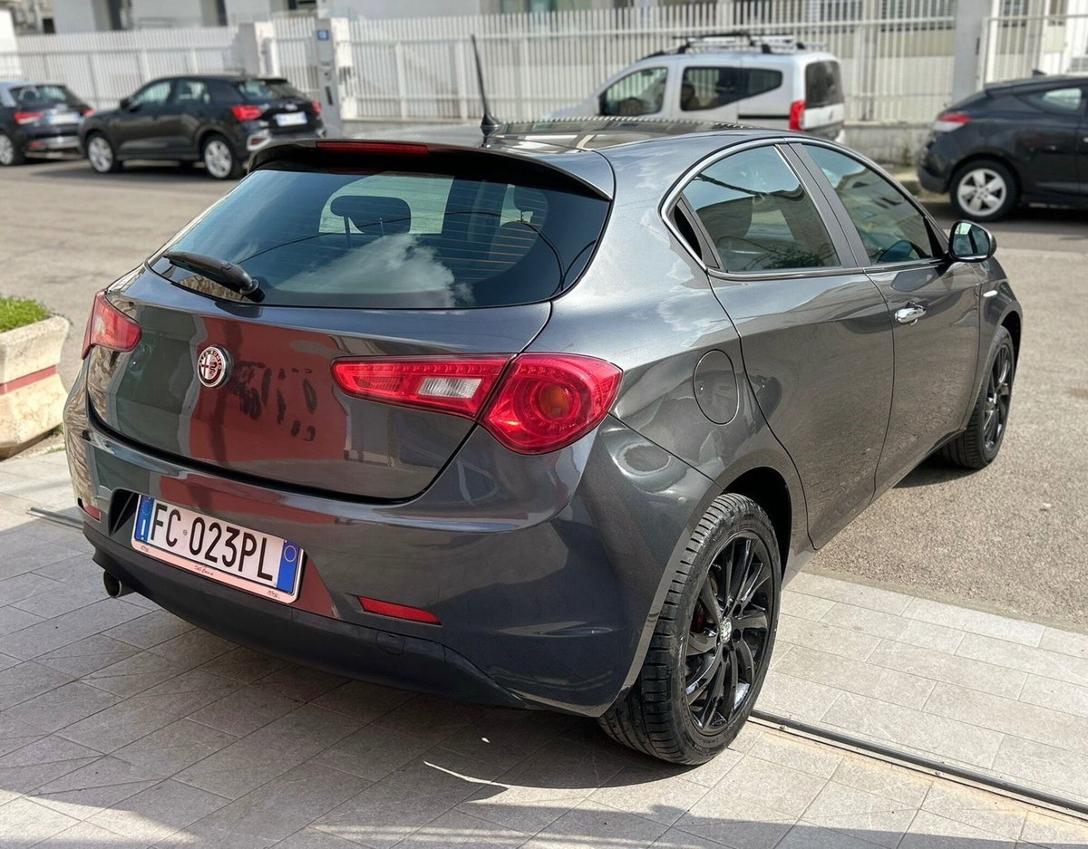 Alfa Romeo Giulietta 1.6 JTDm-2 Distinctive (4)