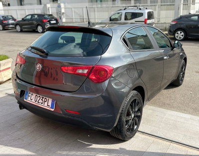 Alfa Romeo Giulietta 1.6 JTDm-2 Distinctive (4)