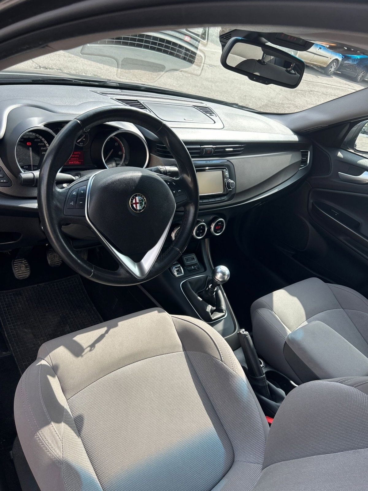 Alfa Romeo Giulietta 1.6 JTDm-2 Distinctive (8)