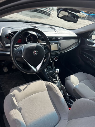 Alfa Romeo Giulietta 1.6 JTDm-2 Distinctive (8)
