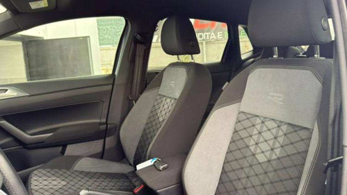 Volkswagen Polo 1.0 tsi R-Line 95cv dsg (13)