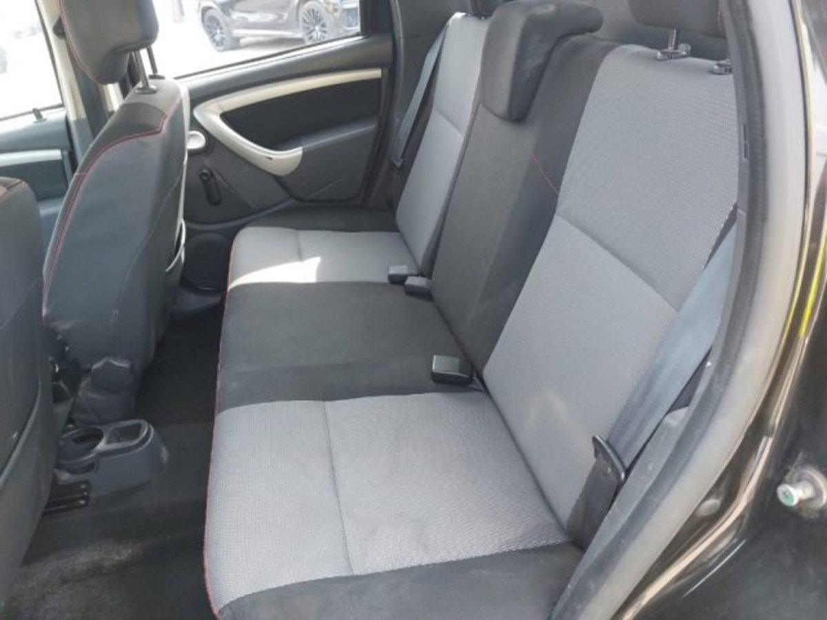Dacia Duster 1.6 110CV 4x2 GPL Lauréate (9)