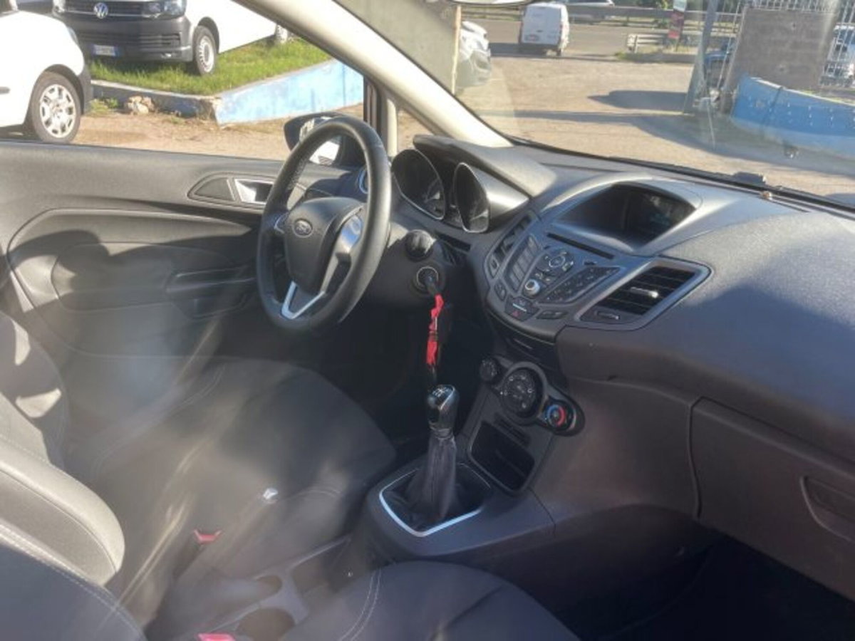 Ford Fiesta 1.5 TDCi 75CV 5 porte (10)