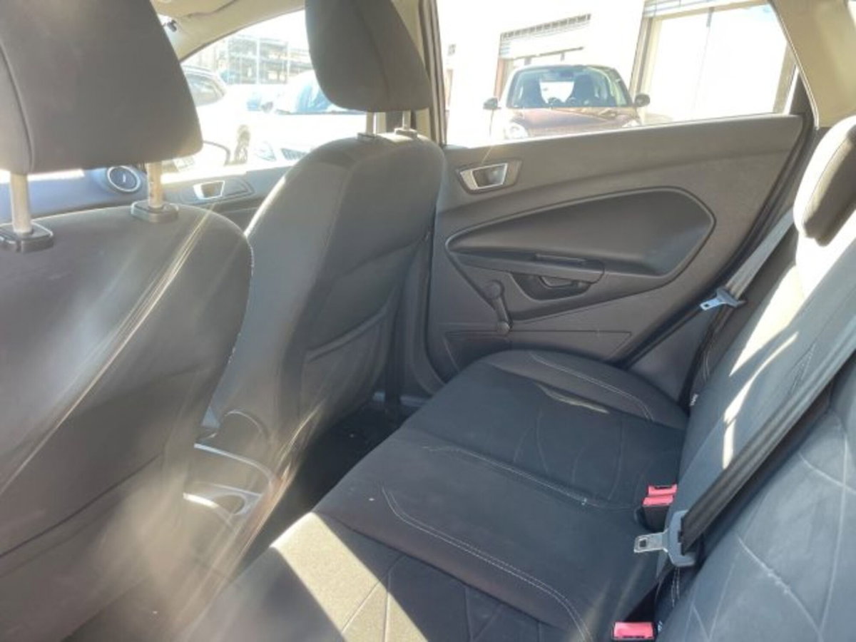 Ford Fiesta 1.5 TDCi 75CV 5 porte (12)