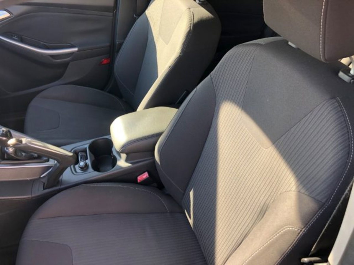 Ford Focus Station Wagon 1.6 TDCi 115 CV SW Titanium (9)
