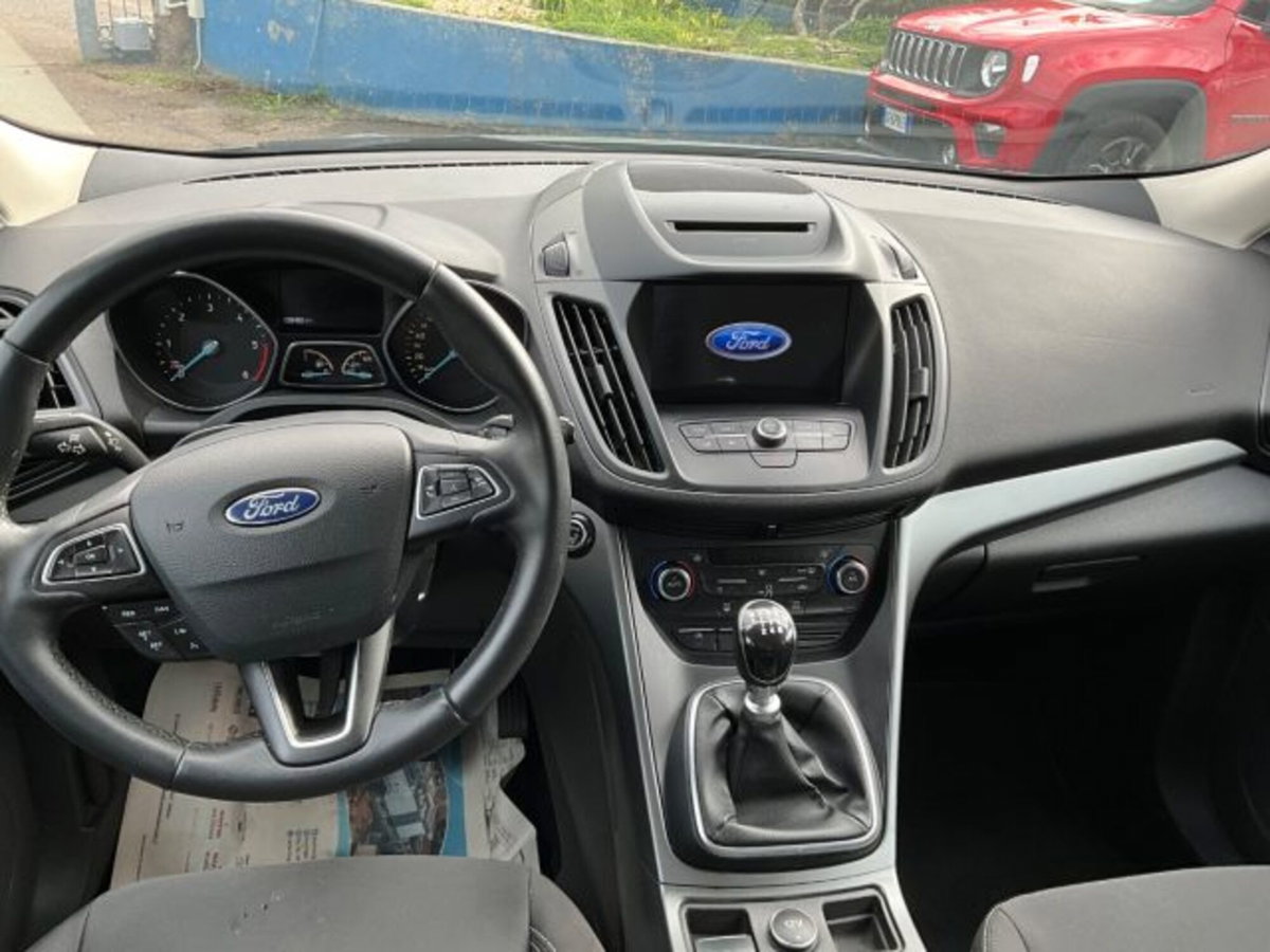 Ford Kuga 2.0 TDCI 120 CV S&S 2WD Powershift Titanium (8)